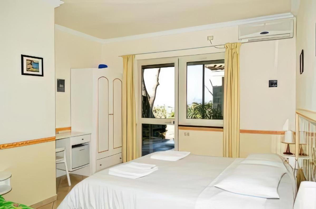 Le Ginestre Di Capri Bb & Holiday House Anacapri  Zewnętrze zdjęcie