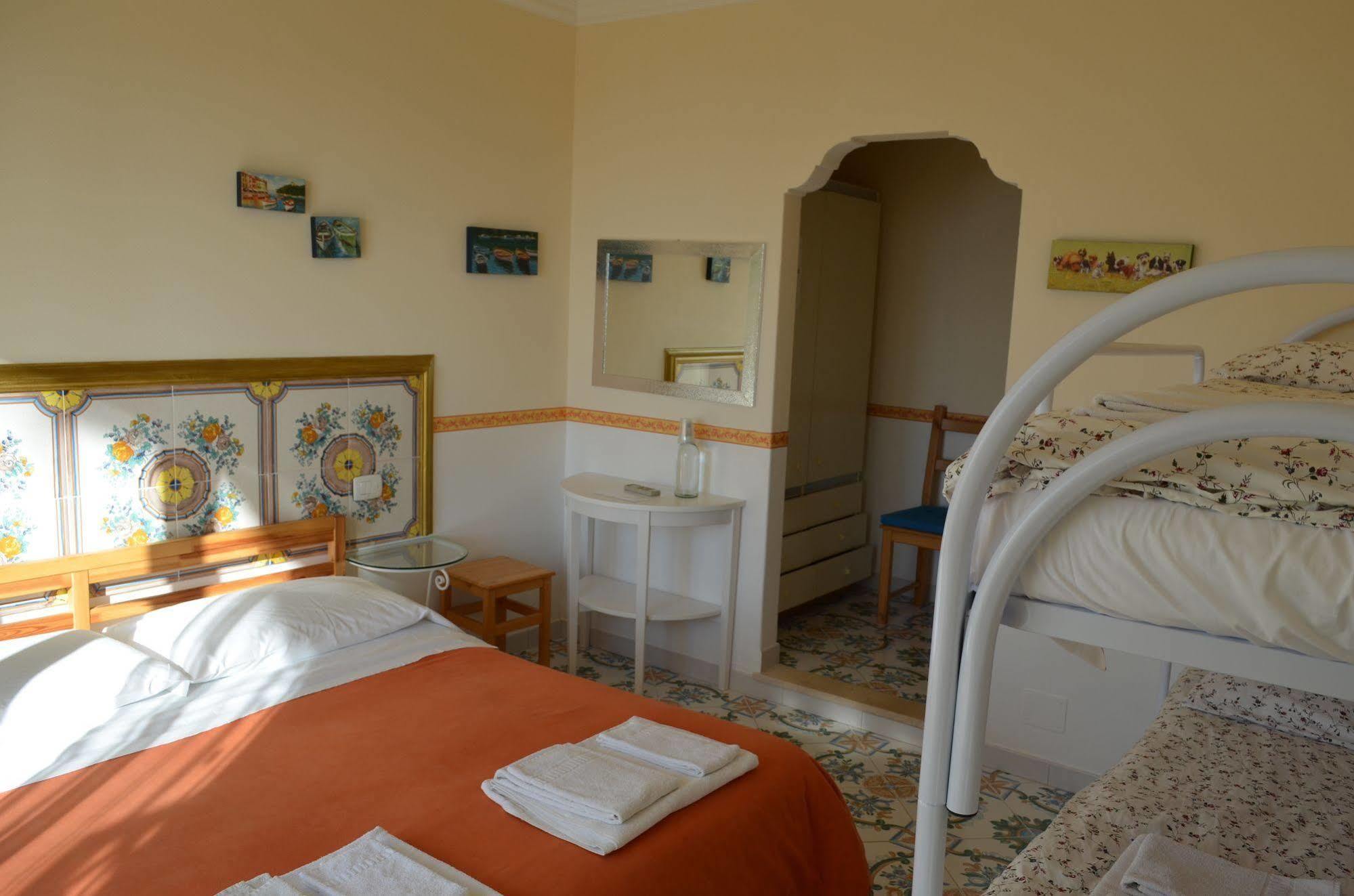 Le Ginestre Di Capri Bb & Holiday House Anacapri  Zewnętrze zdjęcie