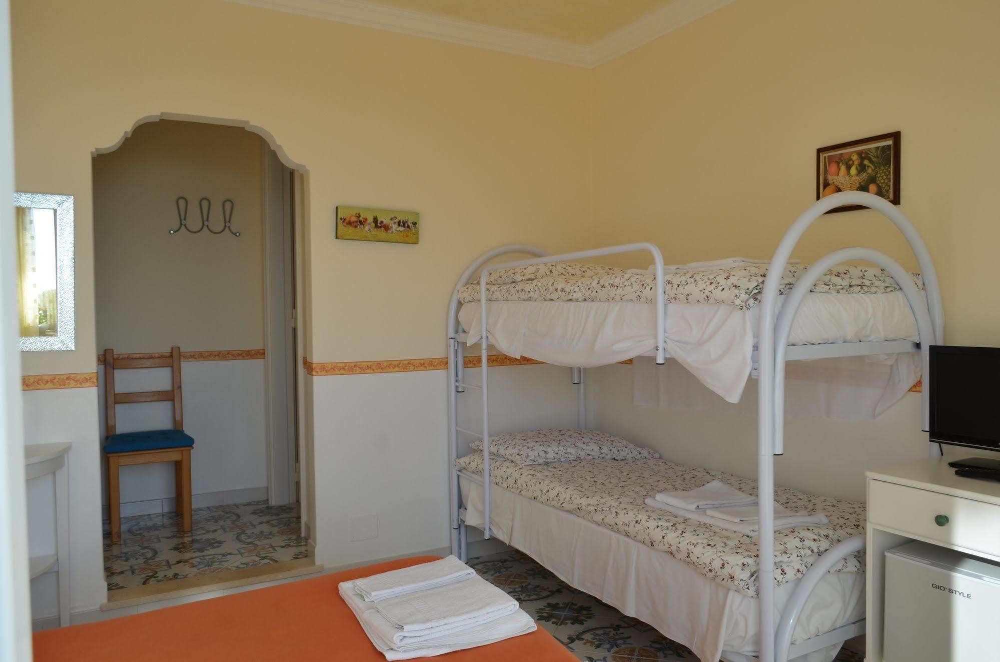 Le Ginestre Di Capri Bb & Holiday House Anacapri  Zewnętrze zdjęcie