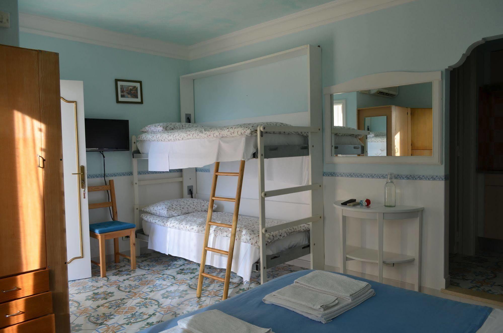 Le Ginestre Di Capri Bb & Holiday House Anacapri  Zewnętrze zdjęcie